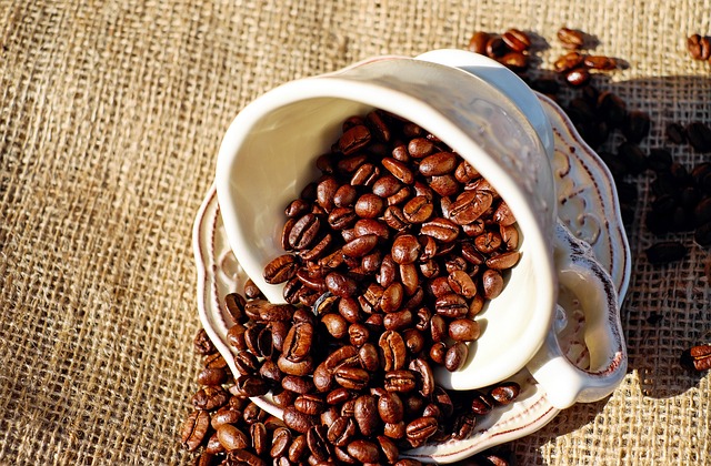 Van boon tot mok: de fascinerende reis, rijke geschiedenis en gezondheidseffecten van koffie
